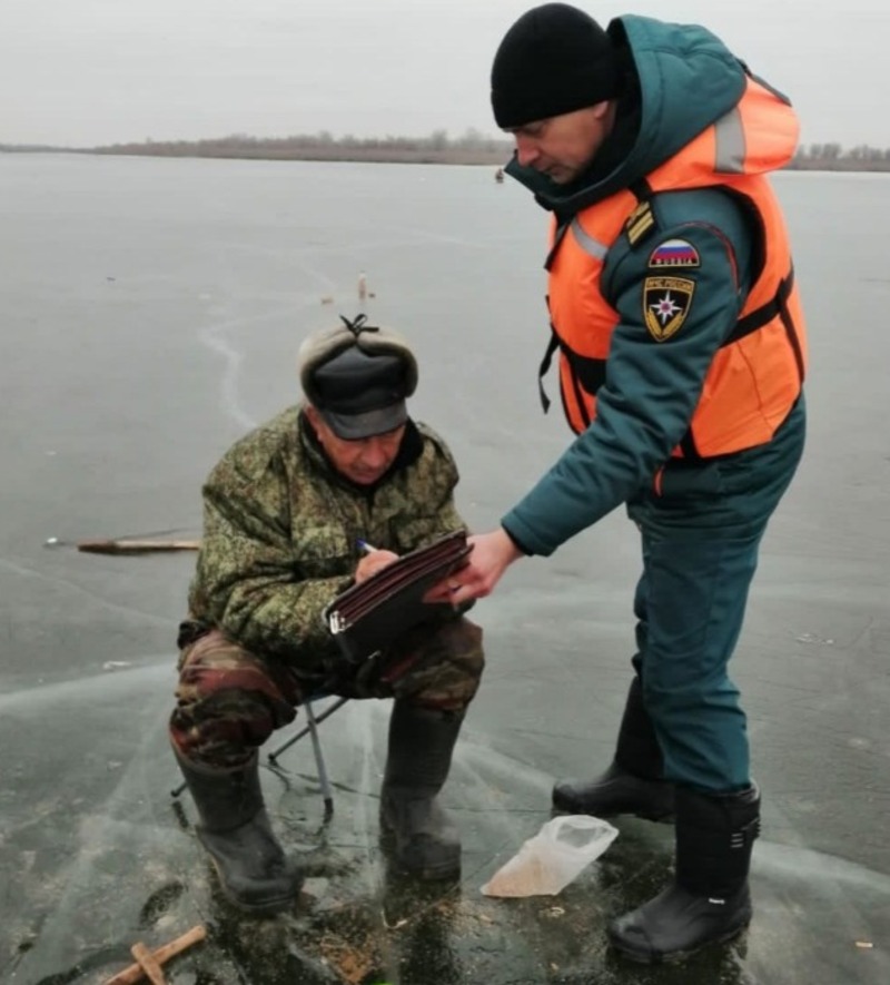 Главное управление МЧС по Астраханской области призывает жителей не выходить на лёд