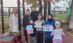 Воспитанники Зензелинского центра «Дружба» приняли участие в акции «Чистый двор»