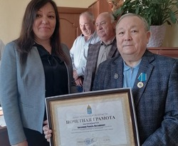 Заслуженный врач РФ, отметивший 70-летие, продолжает работать в Лиманской больнице